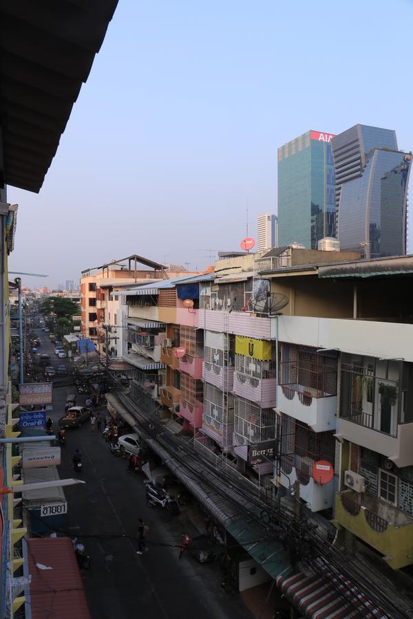 Midsummer Night Hostel Bangkok Exterior photo