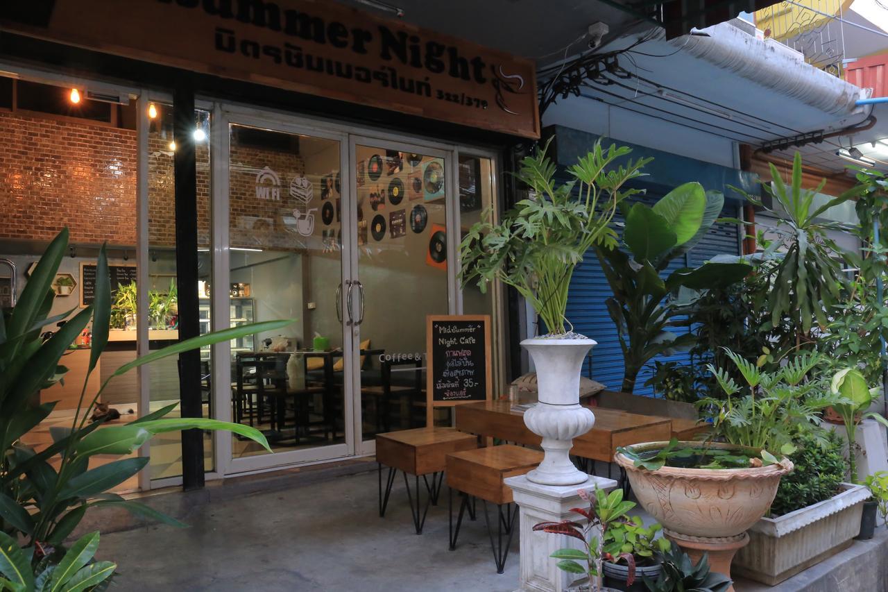 Midsummer Night Hostel Bangkok Exterior photo