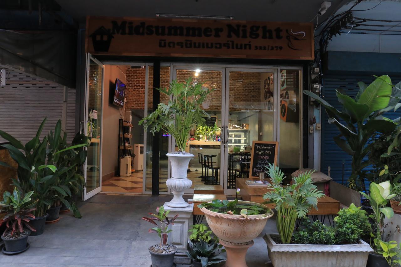 Midsummer Night Hostel Bangkok Exterior photo