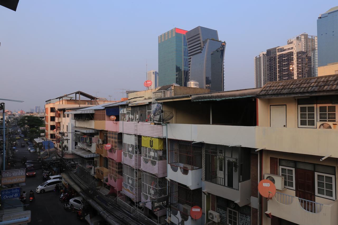 Midsummer Night Hostel Bangkok Exterior photo