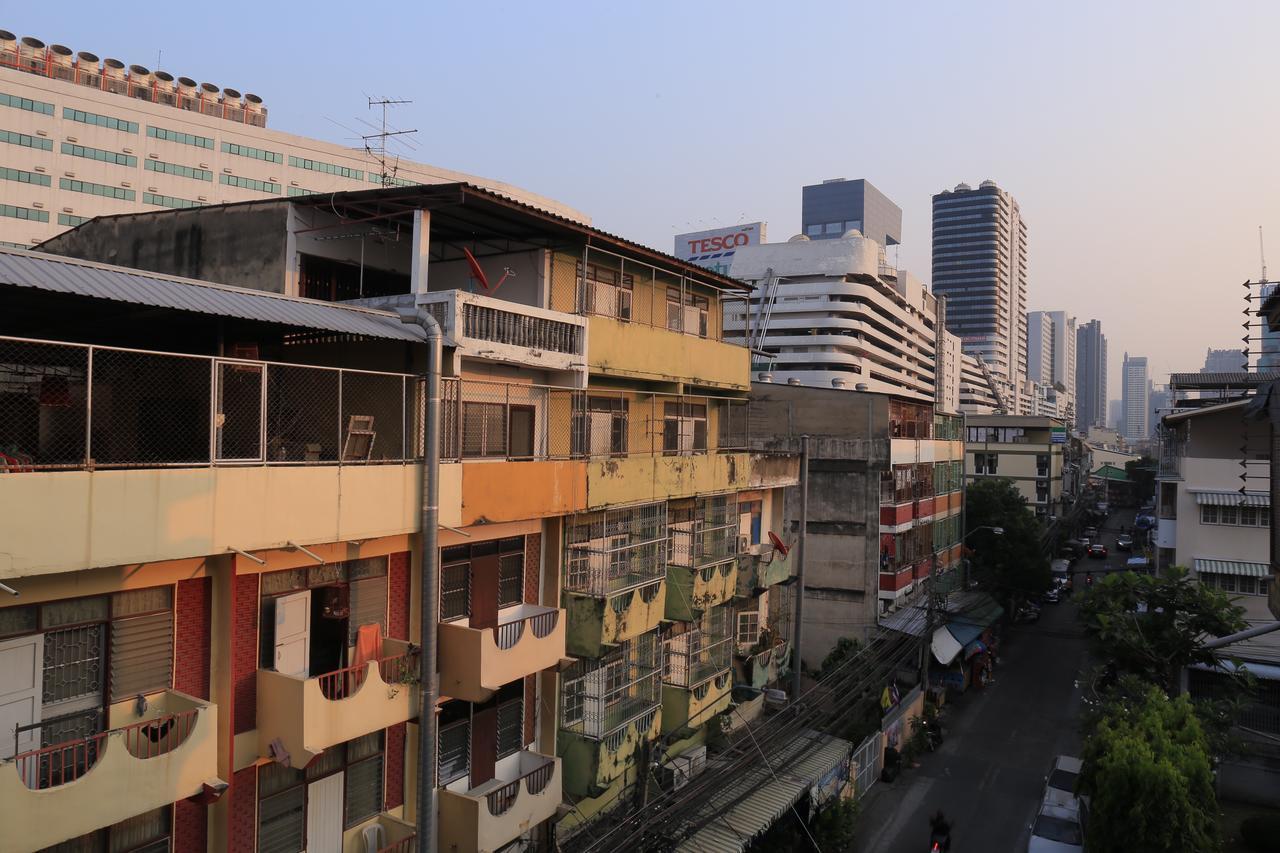 Midsummer Night Hostel Bangkok Exterior photo