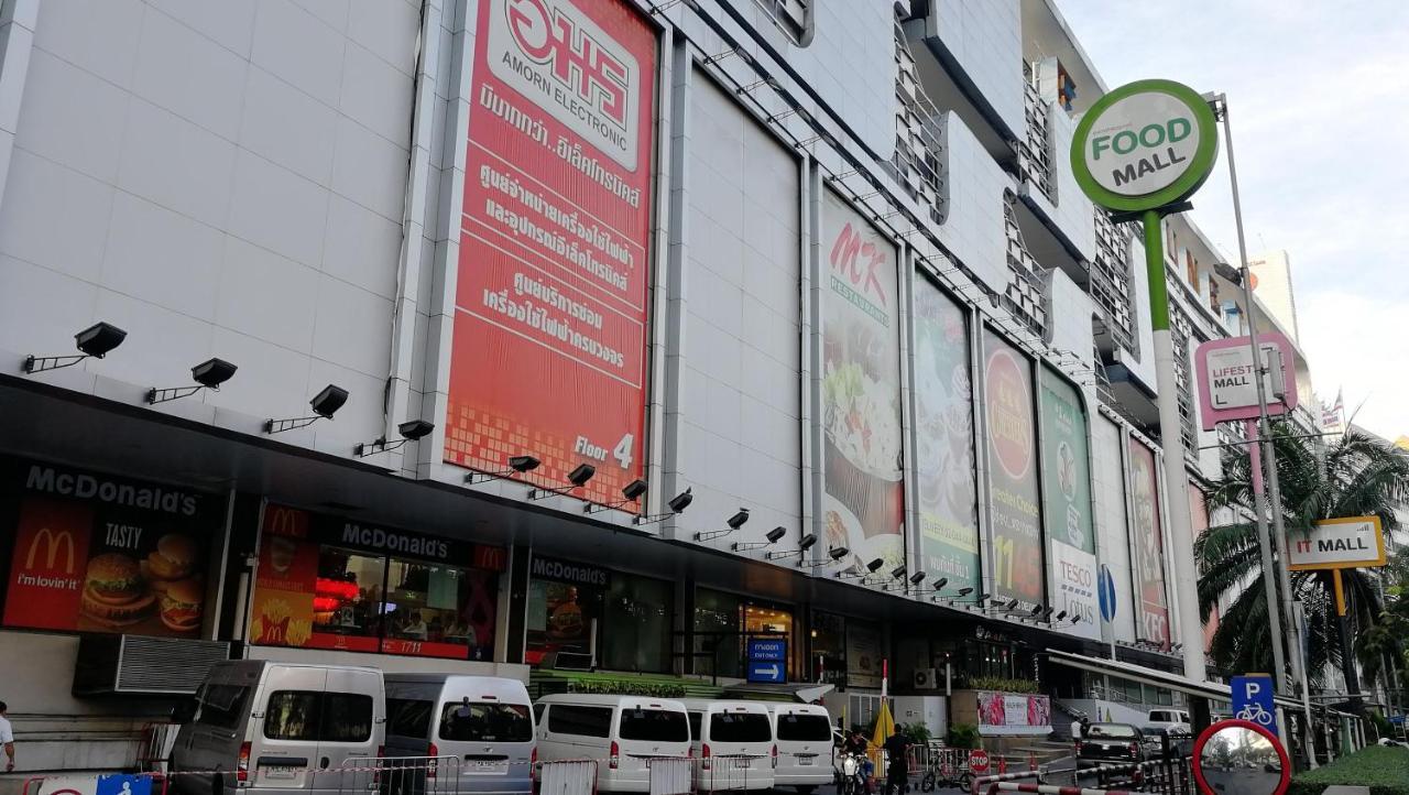 Midsummer Night Hostel Bangkok Exterior photo